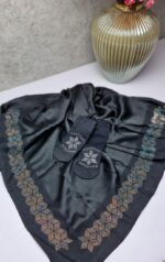 روسری نگین کاری طرح زمرد