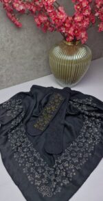 روسری نگین کاری طرح پروانه